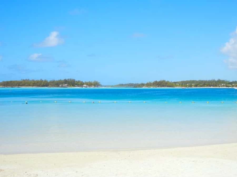 Ile aux Aigrettes Reserve & Blue Bay Glass Bottom Boat - Blue Bay Beach gives the day breathing room