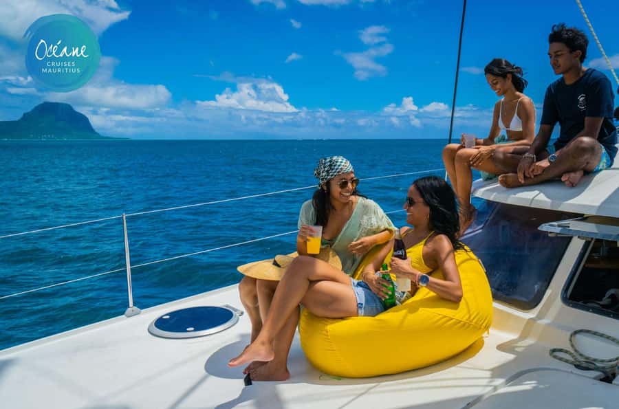 Ile Aux Bénitiers : Private Catamaran Cruise & Gourmet Lunch - Snorkeling near La Preneuse