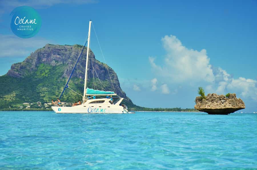 Ile Aux Bénitiers : Private Catamaran Cruise & Gourmet Lunch - What the $1,325 group price really means