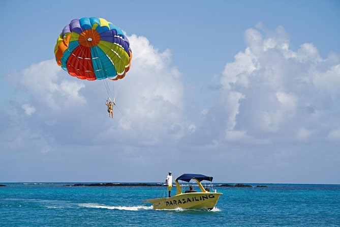 Ile aux Cerf: Speed boat with Parasailing & Tube Riding and Lunch - Key details before you book