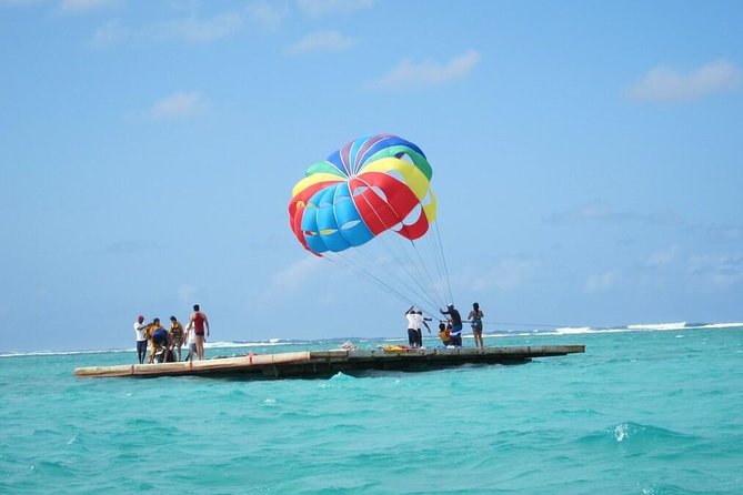 Ile aux Cerf: Speed boat with Parasailing & Tube Riding and Lunch - Tube riding for a sharper jolt