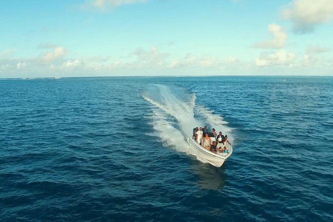 Ile aux Cerf: Speed boat with Parasailing & Tube Riding and Lunch - Speeding across the east coast lagoon