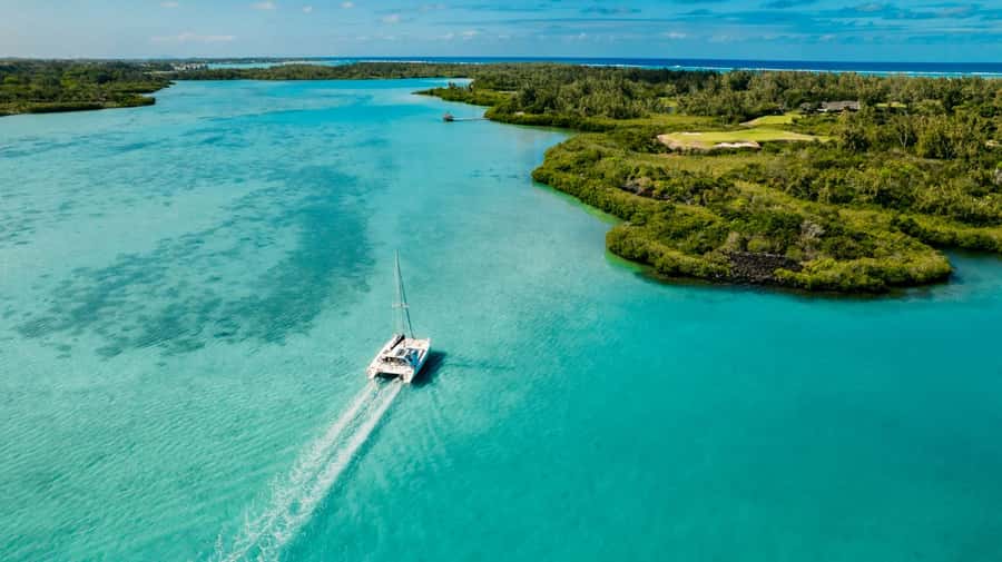 Ile Aux Cerfs: Catamaran Cruise, island, waterfalls, Lunch - What the $64 price really covers