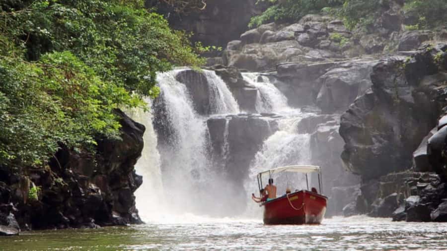 Ile Aux Cerfs Catamaran Cruise & Waterfalls- Lunch & Drinks - Is $70 a good price?