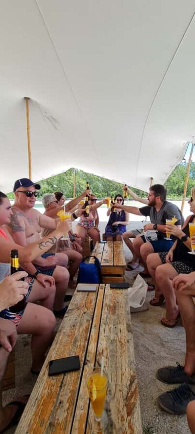 Ile aux Cerfs: Island & Waterfall Speedboat Tour with Lunch