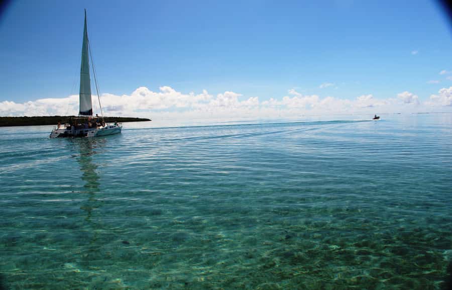 Ile aux Cerfs: The very best day by catamaran. - The long scenic return and fishing-village views