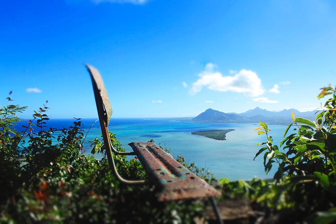 Le Morne Brabant Sunrise Hike - Climbing Le Morne Brabant in the dark