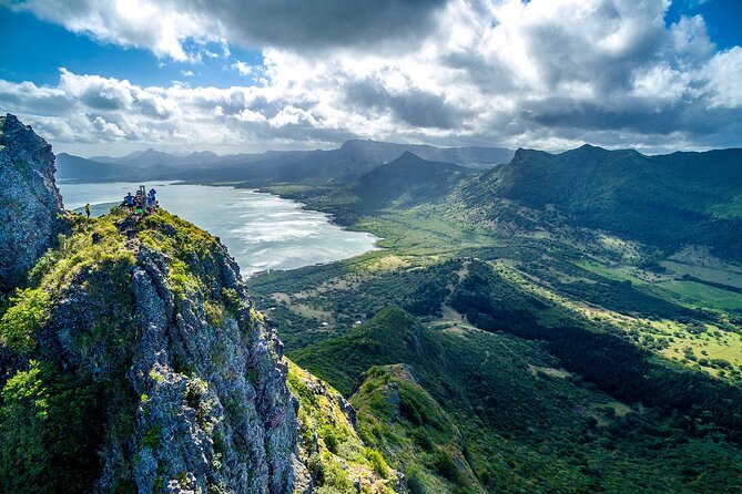 Le Morne Mountain: Guided Hike With Our Professional Local Guides - What the 3 to 5 hour route feels like