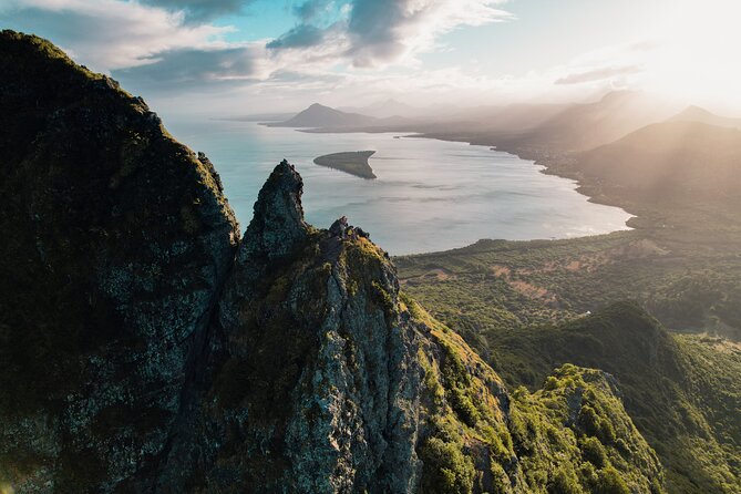 Le Morne Mountain Sunrise Hike & Climb - The guides make the hard parts manageable