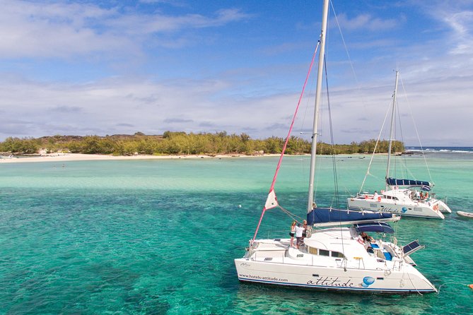 Luxury Catamaran Cruise: The Northern Islands - Barbecue lunch and drinks on board