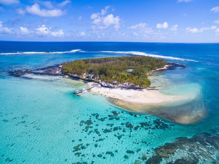 Mahebourg: L'île des Deux Cocos Island Boat Tour with Lunch - From Mahebourg to a private island