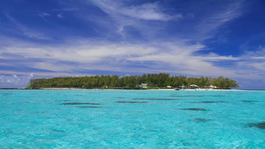 Mahebourg: L'île des Deux Cocos Island Boat Tour with Lunch - Unlimited drinks and island service