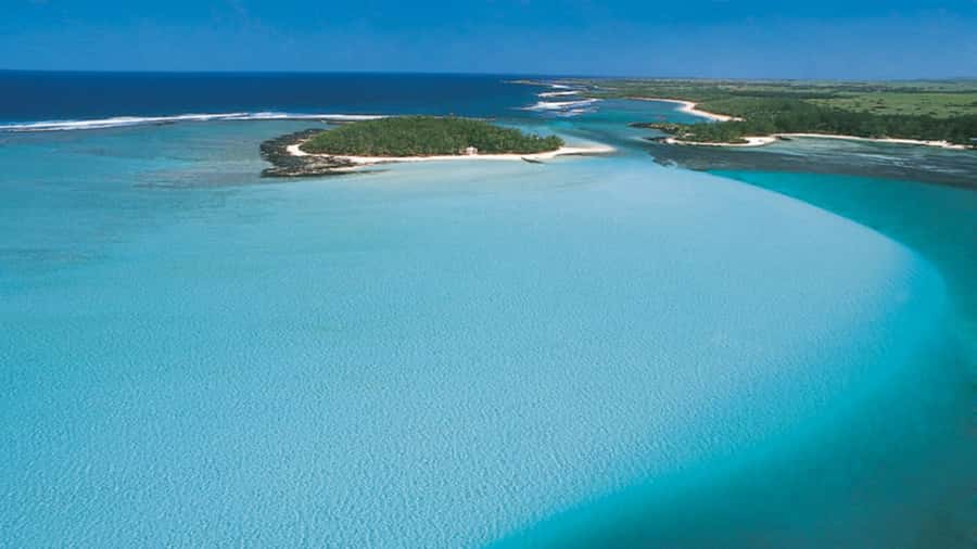 Mahebourg: L'île des Deux Cocos Island Boat Tour with Lunch - Who will enjoy this seven-hour outing?