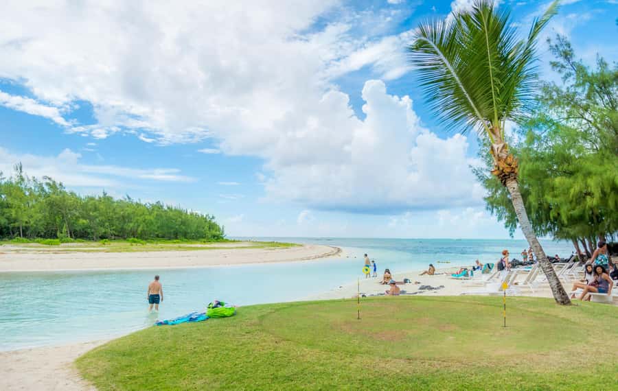 Mauritius: 5 East Coast Islands Tour with Snorkeling & Lunch - Ile aux Cerfs and the first island stop