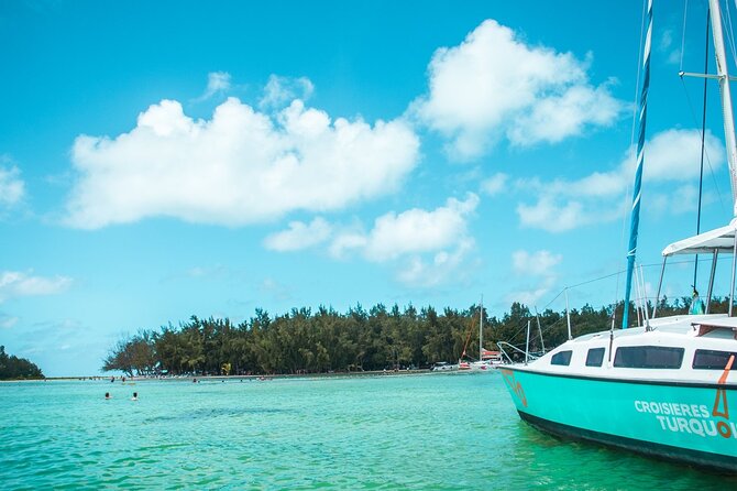 Mauritius : Full day All inclusive Ile aux cerfs Catamaran cruise - The return sail and a possible dolphin sighting