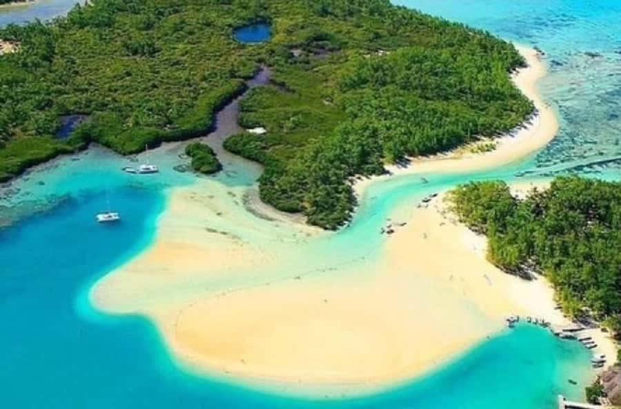 Mauritius: Ile Aux Cerfs Catamaran Cruise with Lunch - Sailing along Mauritius’s east coast