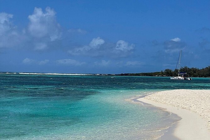 Mauritius: Ile Aux Cerfs Catamaran Tour with Lunch and Drinks - What the $70 price really covers
