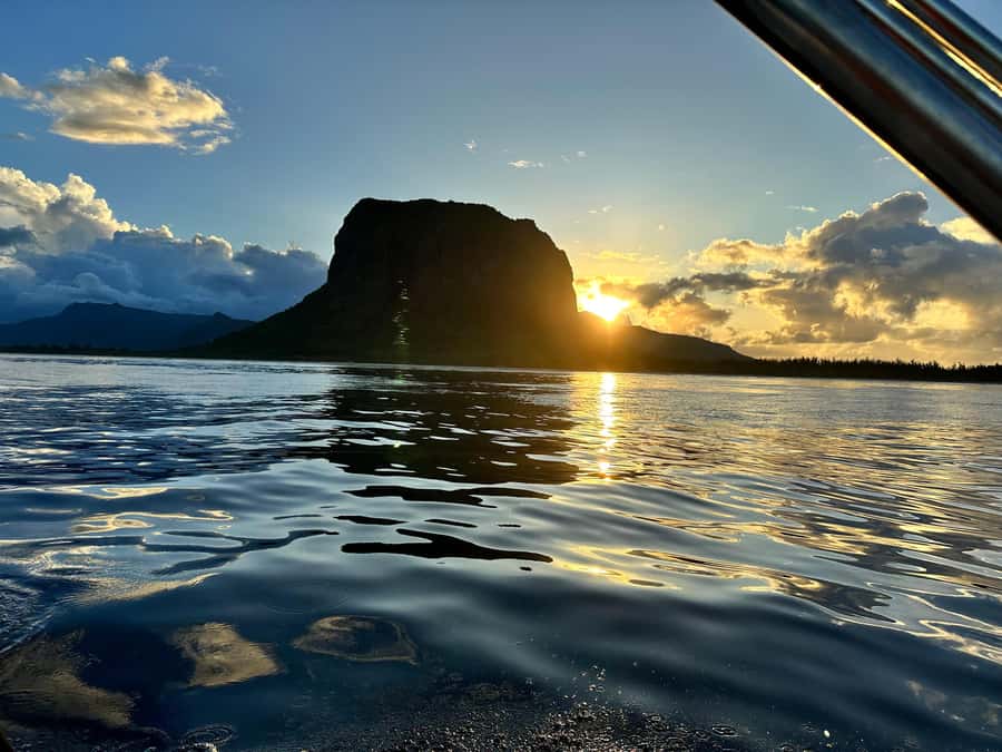 Mauritius Le Morne: Eco-Friendly Dolphin Watching Tour - Snorkelling in the lagoon