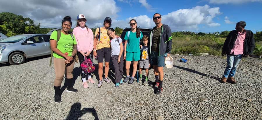 Mauritius: Le Pouce Guided Hiking Experience with a local - Walking through the island’s mountain plants