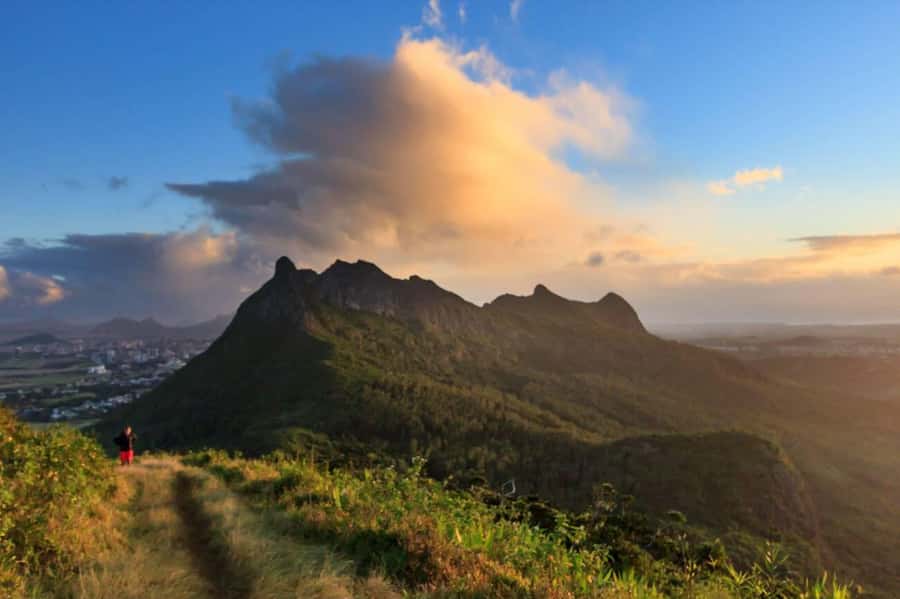 Mauritius: Le Pouce Guided Hiking Experience with a local - The rocky final stretch