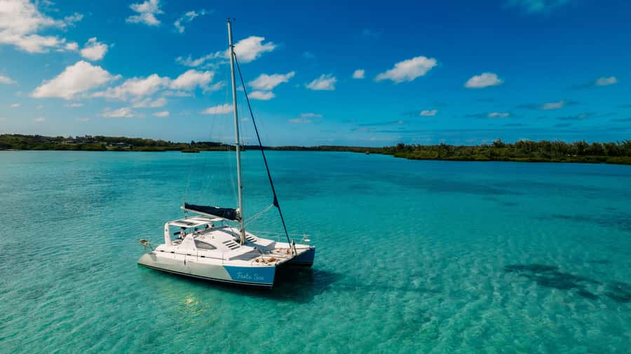 Mauritius: Private Catamaran Tour to île aux Cerfs - Starting at Chez Tino Restaurant