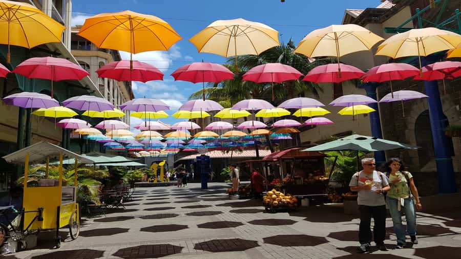 Mauritius: Shopping Tour - Port Louis Markets & Grand Baie - Port Louis market: spices, crafts, and everyday Mauritius