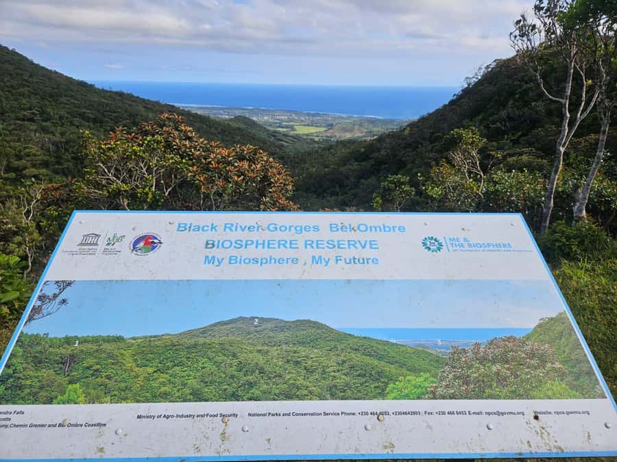 Mauritius: Sights of the South Private Tour with Rum Tasting - Seven Coloured Earth: the tour’s signature stop