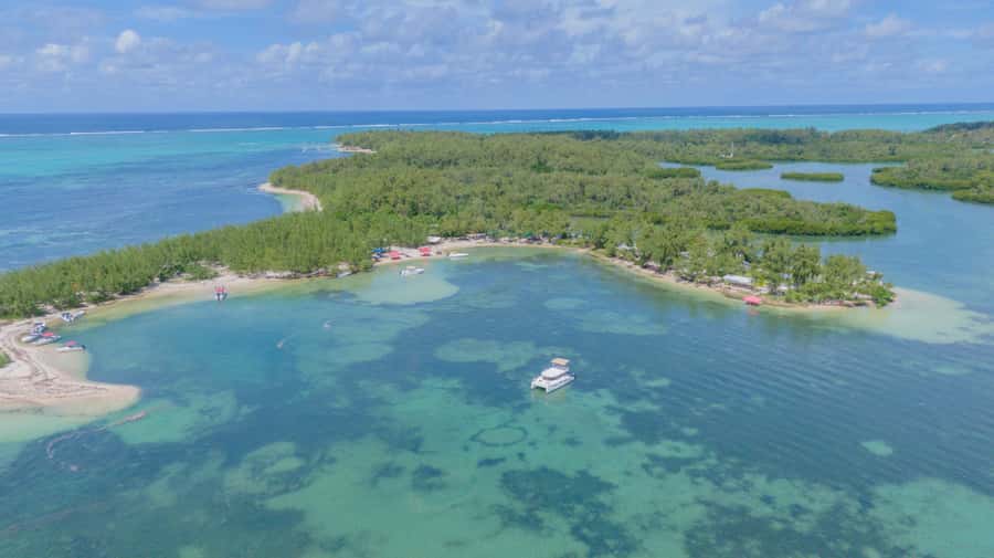 Mauritius: Speedboat Ile aux Cerfs, GRSE Waterfall, BBQ, Bar - Who will enjoy this Ile aux Cerfs trip most