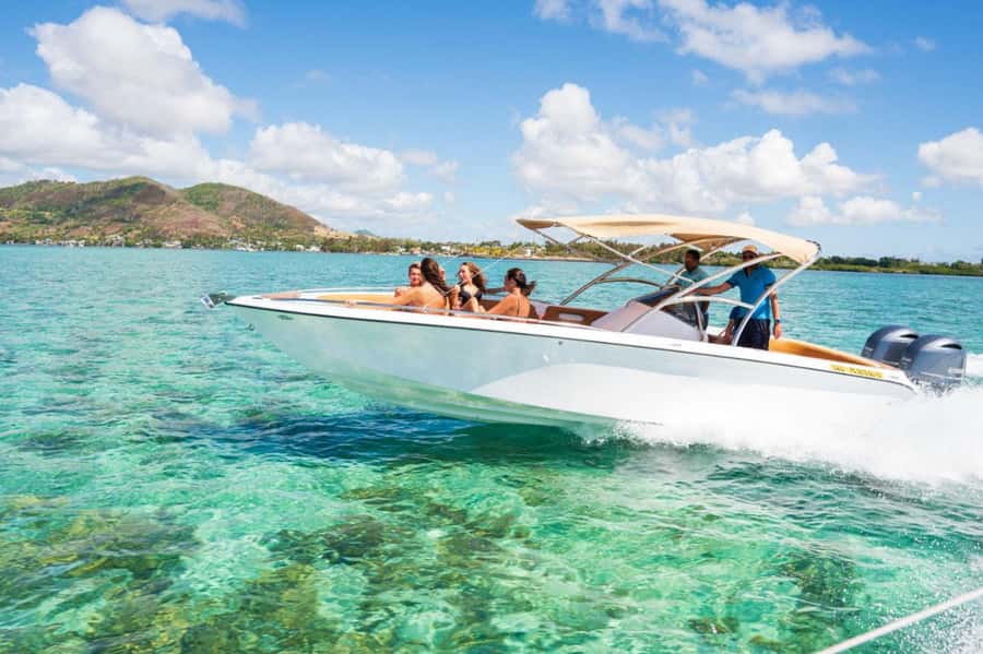 Mauritius: Speedboat Ile aux Cerfs, GRSE Waterfall, BBQ, Bar - Leaving Cabane du pêcheur by speedboat