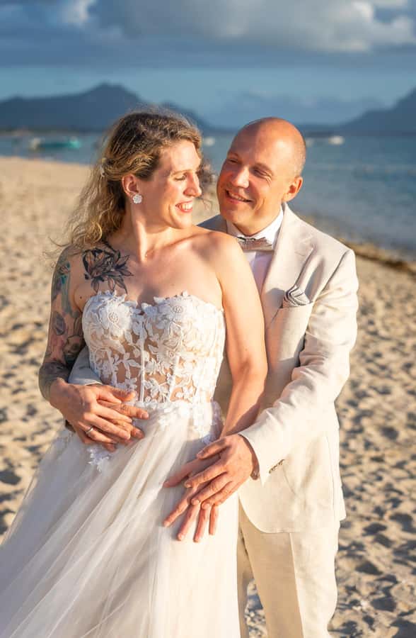 Mauritius: Sunset photoshoot (Honeymoon/family shoots) - Image delivery and the option to buy more