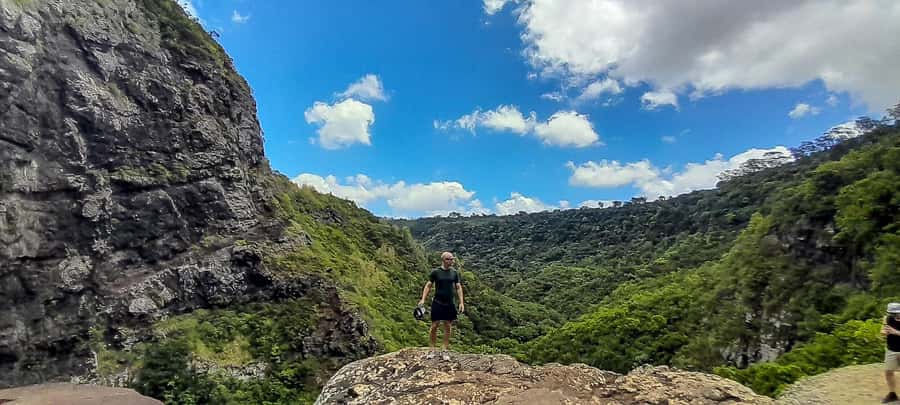 Mauritius: The Iconic Waterfalls hike + Mauritian picnic - The Mauritian picnic: rotis, fruit, and juice
