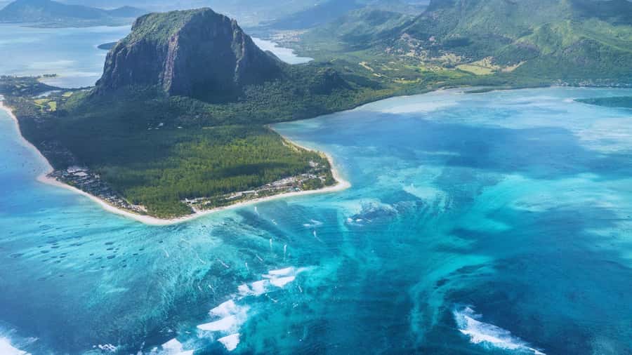 Mauritius: Underwater waterfall by Helicopter tour - Why the Underwater Waterfall is worth seeing from above