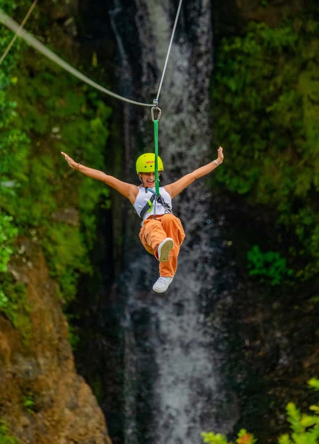 Mauritius: Vallé Advenature Park: Waterfall Zipline - Getting ready for the launch
