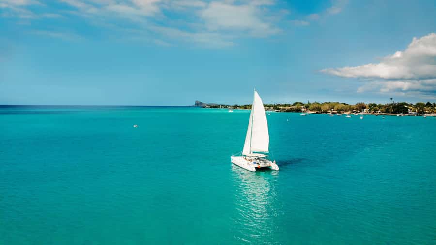 North: Cruise to the flat island & Gabriel island.bbq lunch - Starting from Grand Baie and finding the boat