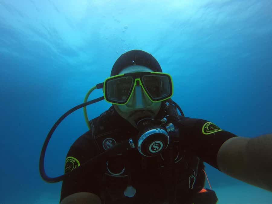 North of Mauritius: Scuba Diving Tour - Getting set up for a single underwater session
