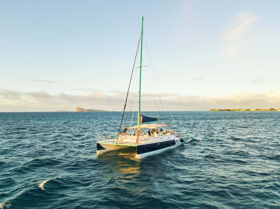 North of Mauritius: Sunset Catamaran Cruise, Drinks & Snacks - Drinks and snacks while the light changes