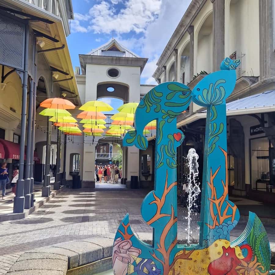 Port Louis: City Tour with Street Food Tasting - Why Port Louis makes a good full-day outing