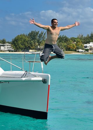Private Charter Full Day Cruise: Île aux Cerfs - Starting at Pointe Jerome at 9:00 am