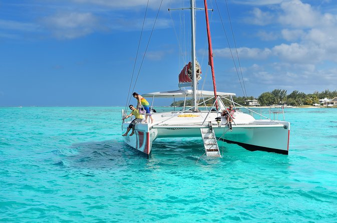 Private Charter Full Day Cruise: Île aux Cerfs - Lunch and drinks change the final price