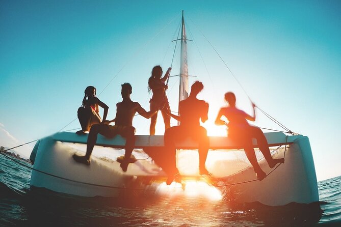 Private Exclusive Sundowner catamaran with Dinner & Transfer - Drinks, canapés, and Mauritian snacks at sea