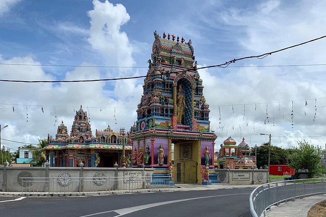 Private Guided Tour of Northern Mauritius with Shopping in Port Louis - Pamplemousses Botanical Garden: allow extra money and attention