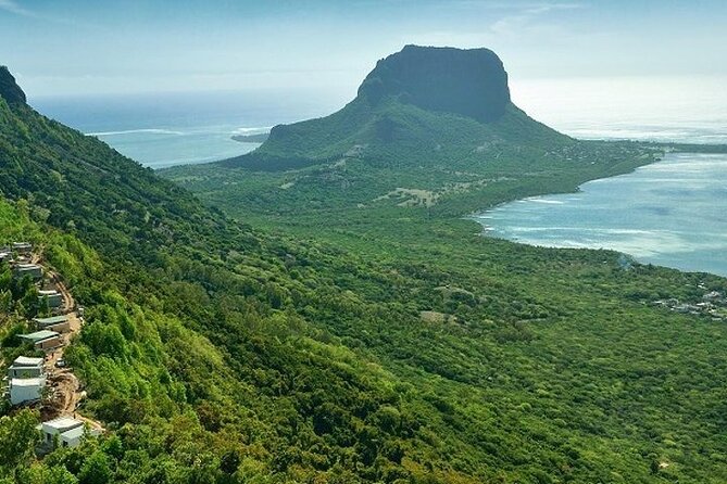 Private southwest of Mauritius: Barbecue Lunch at Îlot Fourneau - Chamarel shows the southwest from above