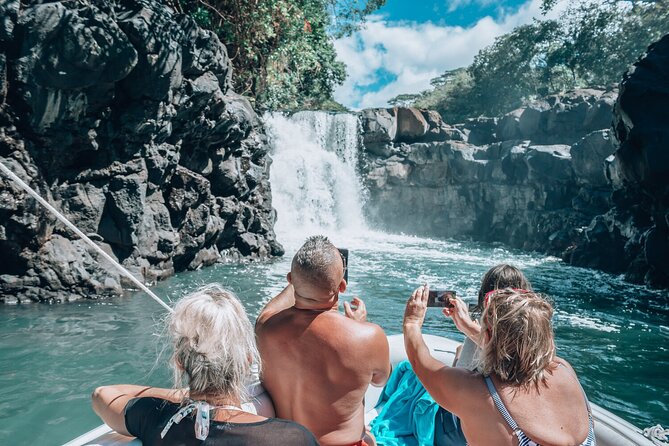 Private speed boat to Ile aux Cerfs full-day Incl: Lunch & Transfer - Speedboat views of Grand River South East Waterfall