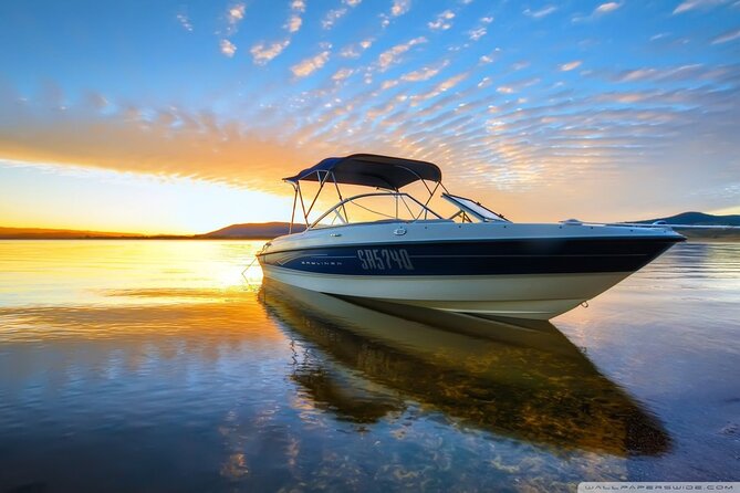 Private Speed Boat Tour and Dolphin Encounter at Ile aux Benitier - The early run to Tamarin Bay