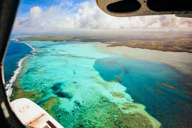 Seaplane Tours over the turquoise lagoon of the East of Mauritius - Taking off from the ocean near Belle Mare