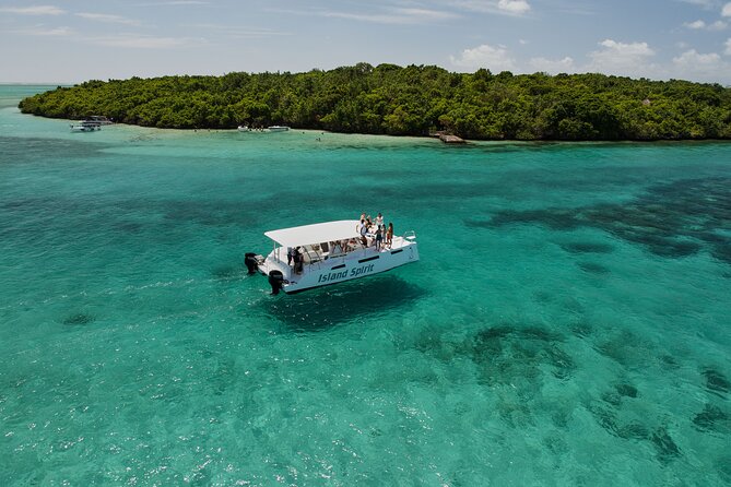 SouthEast Lagoon Discovery on shared basis on a Power Catamaran - The south-east lagoon by power catamaran