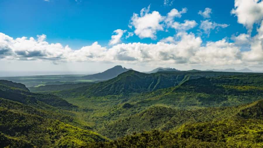Southern Mauritius: Volcanoes & Coloured Earth - Grand Bassin and the sacred lake