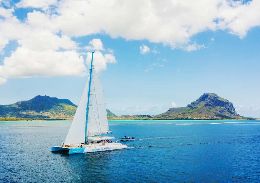 Southwest of Mauritius: Catamaran Cruise w/ Snorkeling - L’Ile aux Bénitiers from 1:30 to 2:00