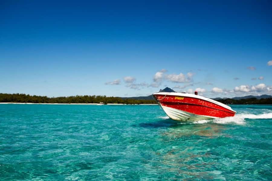 Speed boat to Ile aux Cerfs: Full day incl Lunch & Transfer - Why this east coast day trip works well