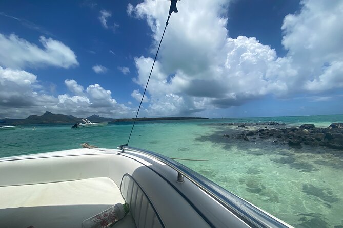 Speed Boat Tour île aux Cerfs and Others Gems of The South - Five details that shape the day